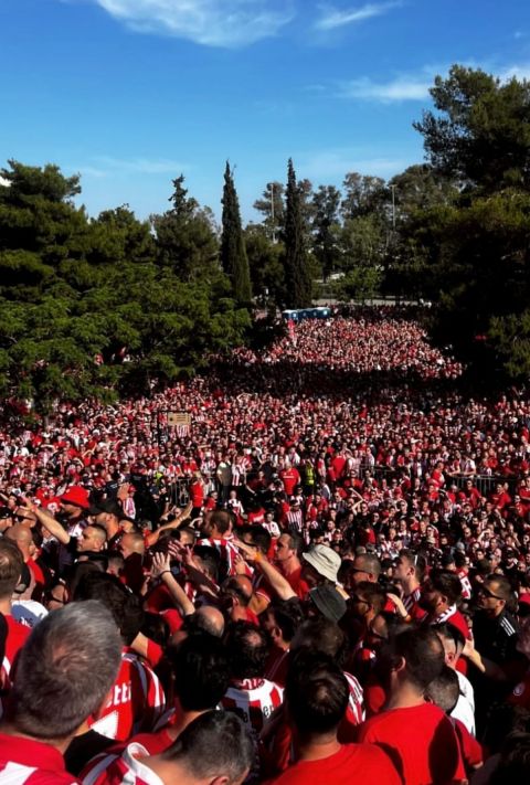 Η εκπληκτική εικόνα με τους χιλιάδες οπαδούς του Ολυμπιακού στο ΣΕΦ