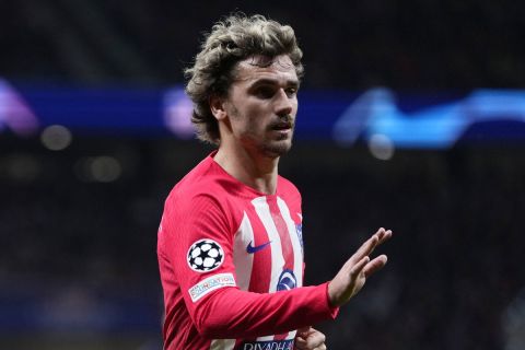 Atletico Madrid's Antoine Griezmann gestures during the Champions League, round of 16, second leg soccer match between Atletico Madrid and Inter Milan at the Metropolitano stadium in Madrid, Spain, Wednesday, March 13, 2024. (AP Photo/Manu Fernandez)