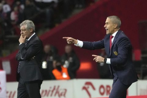 Poland' head coach Fernando Santos, left, and Albania's head coach Sylvinho during the Euro 2024 Group E qualifying soccer match between Poland and Albania at the Narodowy stadium in Warsaw, Poland, Monday, March 27, 2023. (AP Photo/Czarek Sokolowski)