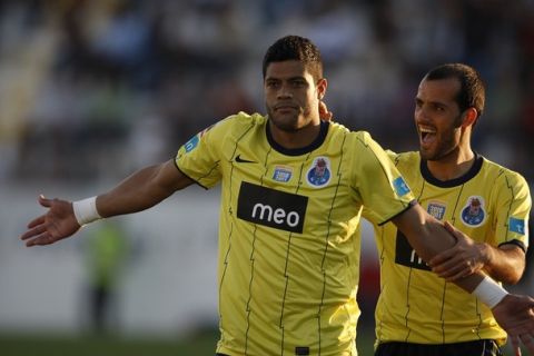 Porto's Hulk (L) celebrates his goal with teammate Ruben Micael during their Portuguese Premier League soccer match against Portimonense at Portimao city stadium in Portimao April 10, 2011.     REUTERS/Rafael Marchante (PORTUGAL - Tags: SPORT SOCCER)