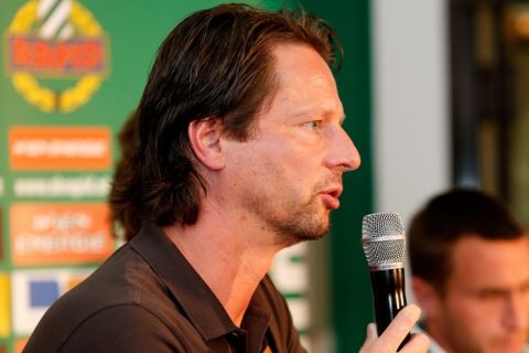 GEPA-29081243011 - WIEN,AUSTRIA,29.AUG.12 - FUSSBALL - UEFA Europa League, Play Off, SK Rapid Wien vs PAOK Thessaloniki, Vorberichte, Pressekonferenz Rapid. Bild zeigt Trainer Peter Schoettel (Rapid). Keywords: Wien Energie. Foto: GEPA pictures/ Mario Kneisl