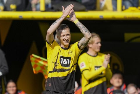 Dortmund's Marco Reus leaves the pitch during the German Bundesliga soccer match between Borussia Dortmund and Augsburg, in Dortmund, Saturday, May 4, 2024. (AP Photo/Martin Meissner)