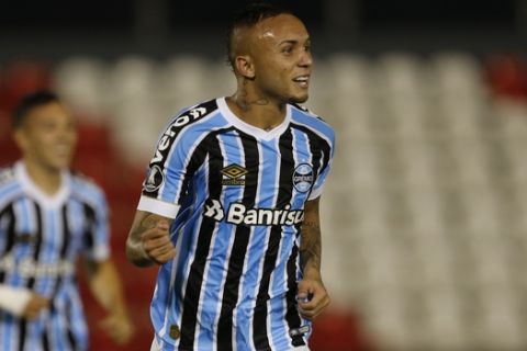 Everton Sousa Soares of Brazil's Gremio celebrates after scoring against Paraguay's Libertad during a Copa Libertadores soccer game, in Asuncion, Paraguay, Tuesday, April 23, 2019. (AP Photo/Jorge Saenz)