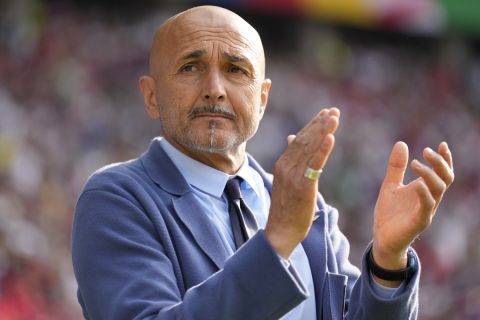 Italy's head coach Luciano Spalletti applauds before a round of sixteen match between Switzerland and Italy at the Euro 2024 soccer tournament in Berlin, Germany, Saturday, June 29, 2024. (AP Photo/Ariel Schalit)