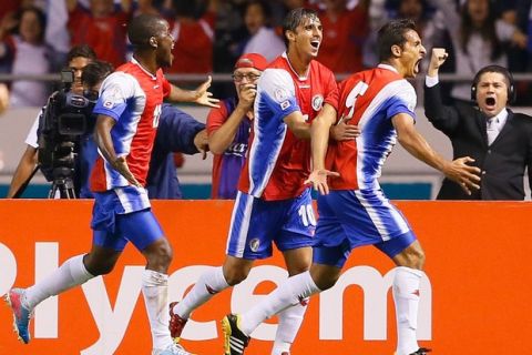 SAN JOSE, COSTA RICA - SEPTEMBER 06:  Celso Borges #5 reacts after scoring the second goal against the United States with Joel Campbell #12 and Bryan Ruiz #10 during the FIFA 2014 World Cup Qualifier at Estadio Nacional on September 6, 2013 in San Jose, Costa Rica.  (Photo by Kevin C. Cox/Getty Images)