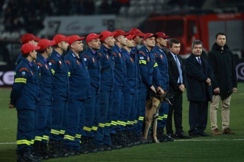 ΠΑΟΚ - ΑΕΚ: Οι ασπρόμαυροι βράβευσαν τους ανθρώπους της ΕΜΑΚ για τις διασώσεις στην Τουρκία