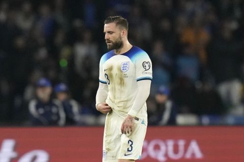 England's Luke Shaw leaves the pitch after being sent off for two yellow cards during the Euro 2024 group C qualifying soccer match between Italy and England at the Diego Armando Maradona stadium in Naples, Italy, Thursday, March 23, 2023. (AP Photo/Alessandra Tarantino)