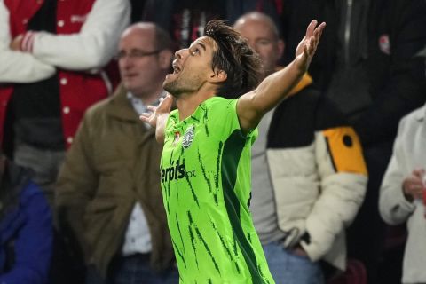 Sporting's Daniel Braganca celebrates scoring his sides first goal during the Champions League opening phase soccer match between PSV Eindhoven and Sporting CP at Philips stadium in Eindhoven, Netherlands, Tuesday, Oct. 1, 2024. (AP Photo/Peter Dejong)