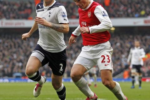 Tottenham Hotspur's Scottish defender Alan Hutton (L) vies with Arsenal's Russian striker Andrey Arshavin (R) during the English Premier League football match between Arsenal and Tottenham Hotspur at the Emirates stadium in north London on November 20, 2010. AFP PHOTO/IAN KINGTON  FOR EDITORIAL USE ONLY Additional license required for any commercial/promotional use or use on TV or internet (except identical online version of newspaper) of Premier League/Football photos. Tel DataCo +44 207 2981656. Do not alter/modify photo. (Photo credit should read IAN KINGTON/AFP/Getty Images)