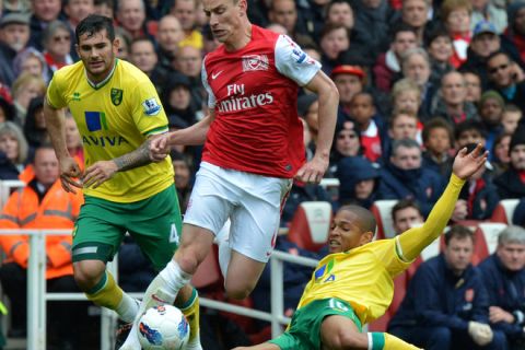 Arsenal's French defender Laurent Koscielny (2nd L) vies with Norwich City's Canadian striker Simeon Jackson (R) and English midfielder Bradley Johnson (L) during the English Premier League football match between Arsenal and Norwich City at The Emirates Stadium in north London, England on May 5, 2012. AFP PHOTO/BEN STANSALL

RESTRICTED TO EDITORIAL USE. No use with unauthorized audio, video, data, fixture lists, club/league logos or live services. Online in-match use limited to 45 images, no video emulation. No use in betting, games or single club/league/player publications.BEN STANSALL/AFP/GettyImages