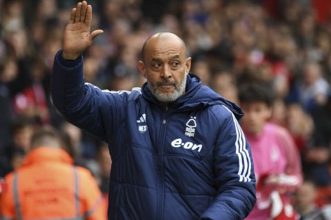 Nottingham Forest's head coach Nuno Espirito Santo waves fans prior to the English Premier League soccer match between Nottingham Forest and Manchester City at the City Ground stadium in Nottingham, England, Sunday, April 28, 2024. (AP Photo/Rui Vieira)