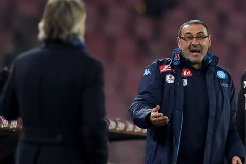 NAPLES, ITALY - JANUARY 19:  Head coach FC Internazionale Roberto Mancini (L) and head coach SSC Napoli Maurizio Sarri react during the TIM Cup match between SSC Napoli and FC Internazionale Milano at Stadio San Paolo on January 19, 2016 in Naples, Italy.  (Photo by Claudio Villa - Inter/Inter via Getty Images)