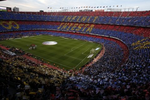 FC Barcelona's supporters pay tribute to Barcelona's Andres Iniesta prior of the Spanish La Liga soccer match between FC Barcelona and Real Sociedad at the Camp Nou stadium in Barcelona, Spain, Sunday, May 20, 2018. Iniesta announced last month he would leave Barcelona after 16 seasons. (AP Photo/Manu Fernandez)