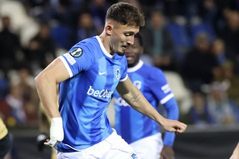 Genk's Andi Zeqiri, center, is challenged by Ferencvaros' David Siger, right, during the Europa Conference League Group F soccer match between Genk and Ferencvaros at the KRC Genk Arena in Genk, Belgium, Thursday Oct. 26, 2023. (AP Photo/Francois Walschaerts)