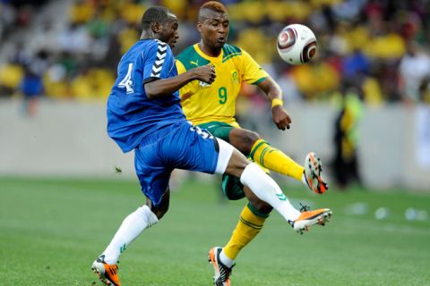 Mohamed Kamara of Sierra Leone (L) vies for the ball against Katlego Mphela of South Africa during the African Cup of Nations 2012 qualifying football match between South Africa and Sierra Leone at Mbombela Stadium on October 8, 2011 in Nelspruit.     AFP PHOTO/ SAMUEL SHIVAMBU (Photo credit should read Samuel Shivambu/AFP/Getty Images)