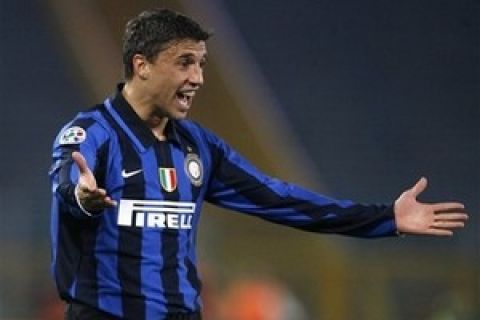 Inter Milan's Argentine forward Hernan Crespo reacts after scoring during their Italian Serie A soccer match against Lazio at Rome's Olympic Stadium, Saturday March 29, 2008. (AP Photo/Alessandra Tarantino)