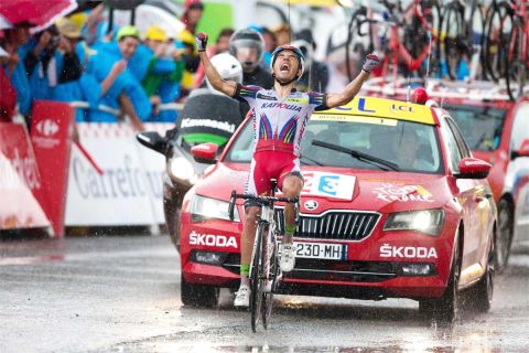 Το Plateau de Beille επιστρέφει στον Γύρο Γαλλίας ως ανηφόρα τερματισμού μετά από 9 χρόνια. Στη φωτογραφία βλέπουμε τον Χοακίν "Πουρίτο" Ροντρίγκεθ να φτάνει πρώτος στην κορυφή και να πανηγυρίζει τη νίκη του στο 12ο ετάπ του Tour de France του 2015. 