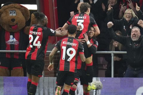 Bournemouth's Evanilson is mobbed by teammates after scoring his sides second goal during the English Premier League soccer match between Bournemouth and Manchester City at the Vitality stadium in Bournemouth, England, Saturday, Nov. 2, 2024. (AP Photo/Kirsty Wigglesworth)