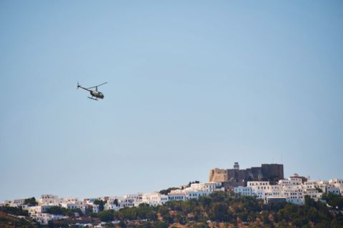 Αυθημερόν ταξίδια με ελικόπτερο στις Κυκλάδες με το χειμερινό πρόγραμμα της hoper