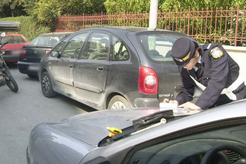 ΚΛΗΣΕΙΣ ΑΠΟ ΤΗΝ ΤΡΟΧΑΙΑ ΑΤΤΙΚΗΣ.,ΠΑΡΑΒΙΑΣΗ ΚΟΚΚΙΝΟΥ ΦΑΝΑΡΙΟΥ ΑΦΑΙΡΕΣΗ ΑΔΕΙΑΣ ΚΑΙ ΠΙΝΑΚΙΔΩΝ ΓΙΑ 20 ΗΜΕΡΕΣ, 7 ΒΑΘΜΟΥΣ ΣΤΟ ΔΙΠΛΩΜΑ ΚΑΙ ΠΡΟΣΤΙΜΟ 157 ΕΥΡΩ