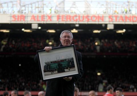 Soccer - Barclays Premier League - Manchester United v Sunderland - Old Trafford. Manchester United manager Sir Alex Ferguson on the pitch during celebrations to mark 25 years in charge of the club URN:12008219