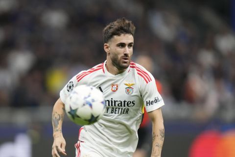 Benfica's Rafa Silva controls the ball during the Champions League, Group D soccer match between Inter Milan and Benfica, at the San Siro stadium in Milan, Italy, Tuesday , Oct. 3, 2023. (AP Photo/Luca Bruno)