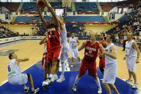 Lebanese Ali Mahmoud(L) puts up a shot in front of New Zealand's Matt Freije (R) during the preliminary round match of the Group D between Lebanon and New Zealand at the FIBA World Basketball Championships in Izmir, on August 31, 2010. AFP PHOTO / FRANCK FIFE (Photo credit should read FRANCK FIFE/AFP/Getty Images)