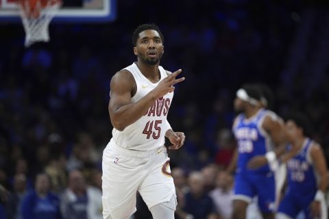 Cleveland Cavaliers' Donovan Mitchell reacts after scoring during the first half of an NBA basketball game against the Philadelphia 76ers, Wednesday, Nov. 13, 2024, in Philadelphia. (AP Photo/Matt Slocum)