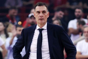 Bartzokas: "This year they have produced three of our players in three games, and I also have responsibility for management in the second period"