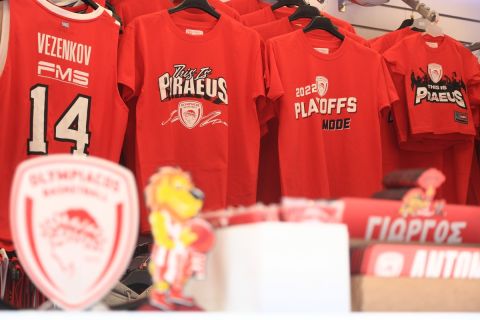 Τα προϊόντα του Official Olympiacos BC Store