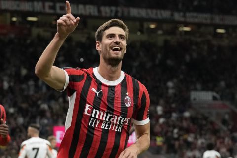 AC Milan's Matteo Gabbia, right, celebrates a goal during the Serie A soccer match between AC Milan and Venezia at the San Siro stadium in Milan, Italy, Saturday, Sept. 14, 2024. (AP Photo/Antonio Calanni)