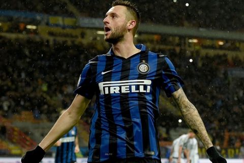 MILAN, ITALY - MARCH 02:  Marcelo Brozovic of FC Internazionale #77 celebrates after scoring the third goal during the TIM Cup match between FC Internazionale Milano and Juventus FC at Stadio Giuseppe Meazza on March 2, 2016 in Milan, Italy.  (Photo by Claudio Villa - Inter/Inter via Getty Images)