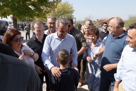 Μητσοτάκης σε παιδιά στο Κιλελέρ: "Εγώ Ολυμπιακός είμαι, αλλά και τον ΠΑΟΚ καλό τον βλέπω"