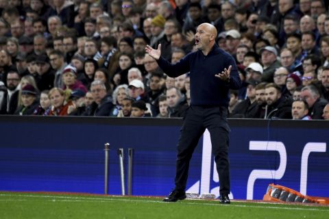 Bologna's head coach Vincenzo Italiano during the Champions League opening phase soccer match between Aston Villa and Bologna at the Villa Park in Birmingham, England, Tuesday, Oct. 22, 2024. (AP Photo/Rui Vieira)