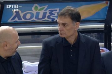 PAOK - Olympiacos: Giorgos Bartzokas' question about the insulting slogans that were heard during the playing of the National Anthem