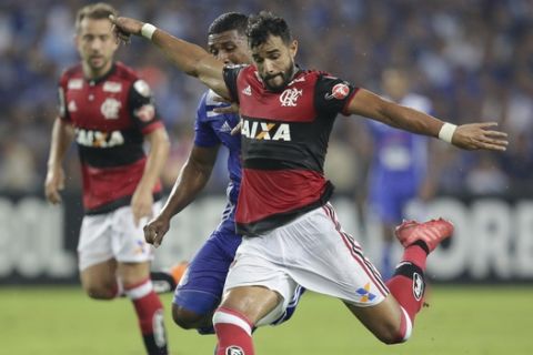 Henrique Dourado of Brazil's Flamengo, right, fights for the ball with Jorge Guagua of Ecuador's Emelec during a Copa Libertadores soccer match Guayaquil, Ecuador, Wednesday, March 14, 2018. (AP Photo/Dolores Ochoa)