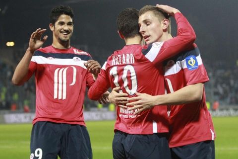 Lille's Eden Hazard (C) celebrates his goal with team-mate Franck Beria (L) during their French Ligue 1 soccer match against Valenciennes at Stadium Villeneuve d'Ascq March 18, 2012.  REUTERS/Jean-Yves Bonvarlet (FRANCE - Tags: SPORT SOCCER)