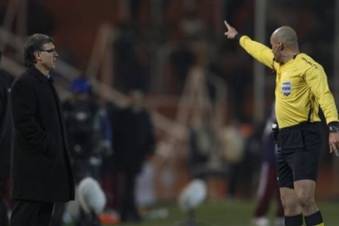 Referee Francisco Chacon, of Mexico, sends off Paraguay's coach Gerardo Martino, left, during a Copa America semifinal soccer match against Venezuela in Mendoza, Argentina, Wednesday, July 20, 2011. (AP Photo/Roberto Candia)