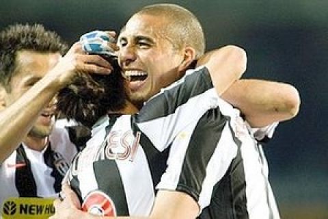 Juventus 's David Trezeguet, right, celebrates after scoring during the Italian Serie A major league make-up match between Juventus and Parma at the Olympic Stadium in Turin, Wednesday, April 16, 2008. (AP Photo/Alberto Ramella)