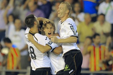 Valencia's midfielder Sergio Canales (C).celebrates his goal  with Valencia's French defender Jeremy Mathieu (R)  and Valencia's defender Victor Ruiz  during the Spanish league football match Valencia CF vs Granada on October 1,2011 at the Mestalla stadium in Valencia.AFP PHOTO/ JOSE JORDAN (Photo credit should read JOSE JORDAN/AFP/Getty Images)