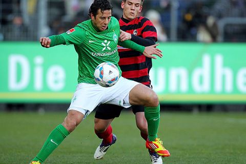 FREIBURG IM BREISGAU, GERMANY - FEBRUARY 05: Oliver Sorg (R) of Freiburg fights for the ball with Claudio Pizzaro (L) of Bremen during the Bundesliga match between SC Freiburg and Werder Bremen at Mage Solar Stadium on February 5, 2012 in Freiburg im Breisgau, Germany.  (Photo by Thomas Niedermueller/Bongarts/Getty Images)