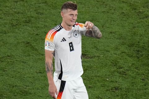 Germany's Toni Kroos applauds fans at the end of the round of sixteen match between Germany and Denmark at the Euro 2024 soccer tournament in Dortmund, Germany, Saturday, June 29, 2024. (AP Photo/Hassan Ammar)