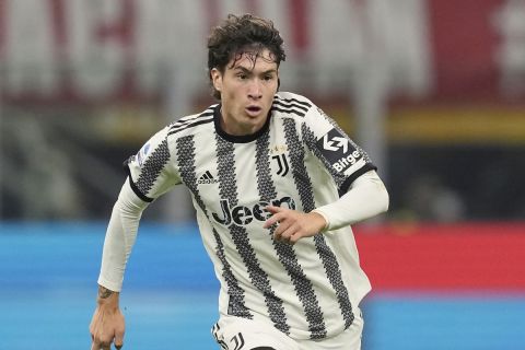 Juventus' Matias Soule controls the ball during the Serie A soccer match between AC Milan and Juventus at the San Siro stadium, in Milan, Italy, Saturday, Oct. 8, 2022. (AP Photo/Antonio Calanni)