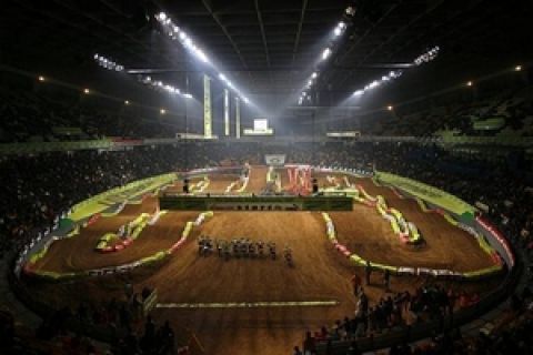 Θεαματική αυλαία στο Athens Supercross