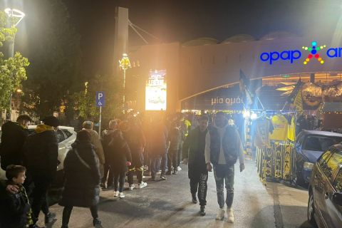 ΑΕΚ: Ουρές έξω από την OPAP Arena για τον Τσούμπερ