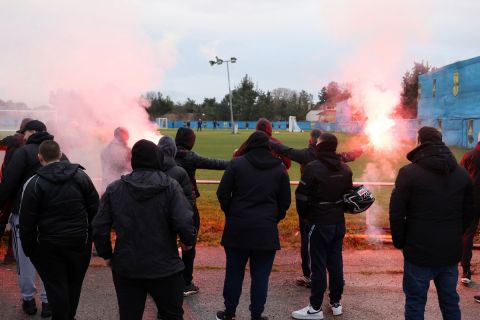 Οπαδοί του Άρη στην προπόνηση της ομάδας τους ενόψει της ρεβάνς Κυπέλλου με τον Ολυμπιακό | 24 Ιανουαρίου 2023