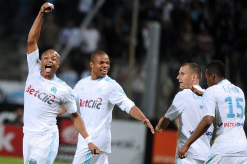 Marseille's forward Jordan J.Ayew (R) is congratuled by his teamates Andre Ayew (L), Loic Remy (C) and Benoit Cheyrou (2nd R) after scoring a goal during the French L1 football match Marseille versus Brest on May 11, 2011 at the Velodrome stadium in Marseille, southern France. AFP PHOTO / GERARD JULIEN (Photo credit should read GERARD JULIEN/AFP/Getty Images)