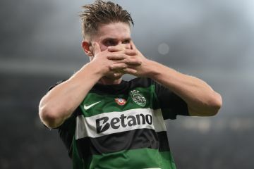 Sporting's Viktor Gyoekeres celebrates after scoring during the UEFA Champions League opening phase match between Sporting and Manchester City in Lisbon, Portugal, Tuesday, November 5, 2024. (AP Photo/Armando Franca)