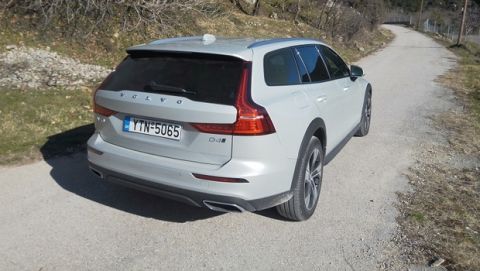 Στο δρόμο με το Volvo V60 Cross Country