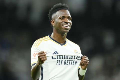 Real Madrid's Vinicius Junior celebrates after scoring his side's second goal during the Spanish La Liga soccer match between Real Madrid and Deportivo Alaves at the Santiago Bernabeu stadium in Madrid, Spain, Tuesday, May 14, 2024. (AP Photo/Jose Breton)